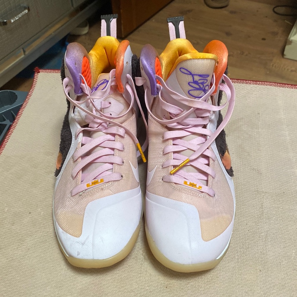 Ladies nike pink&white sneakers